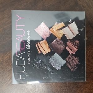 Huda  Beauty Smokey Obsessions palette